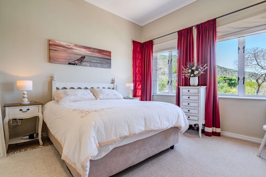 4 Bedroom Property for Sale in Glencairn Heights Western Cape